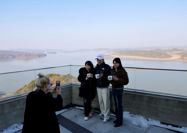 2024-11-29T032213Z_2056329945_RC2PEBA2OM49_RTRMADP_3_STARBUCKS-SOUTHKOREA-NORTHKOREA