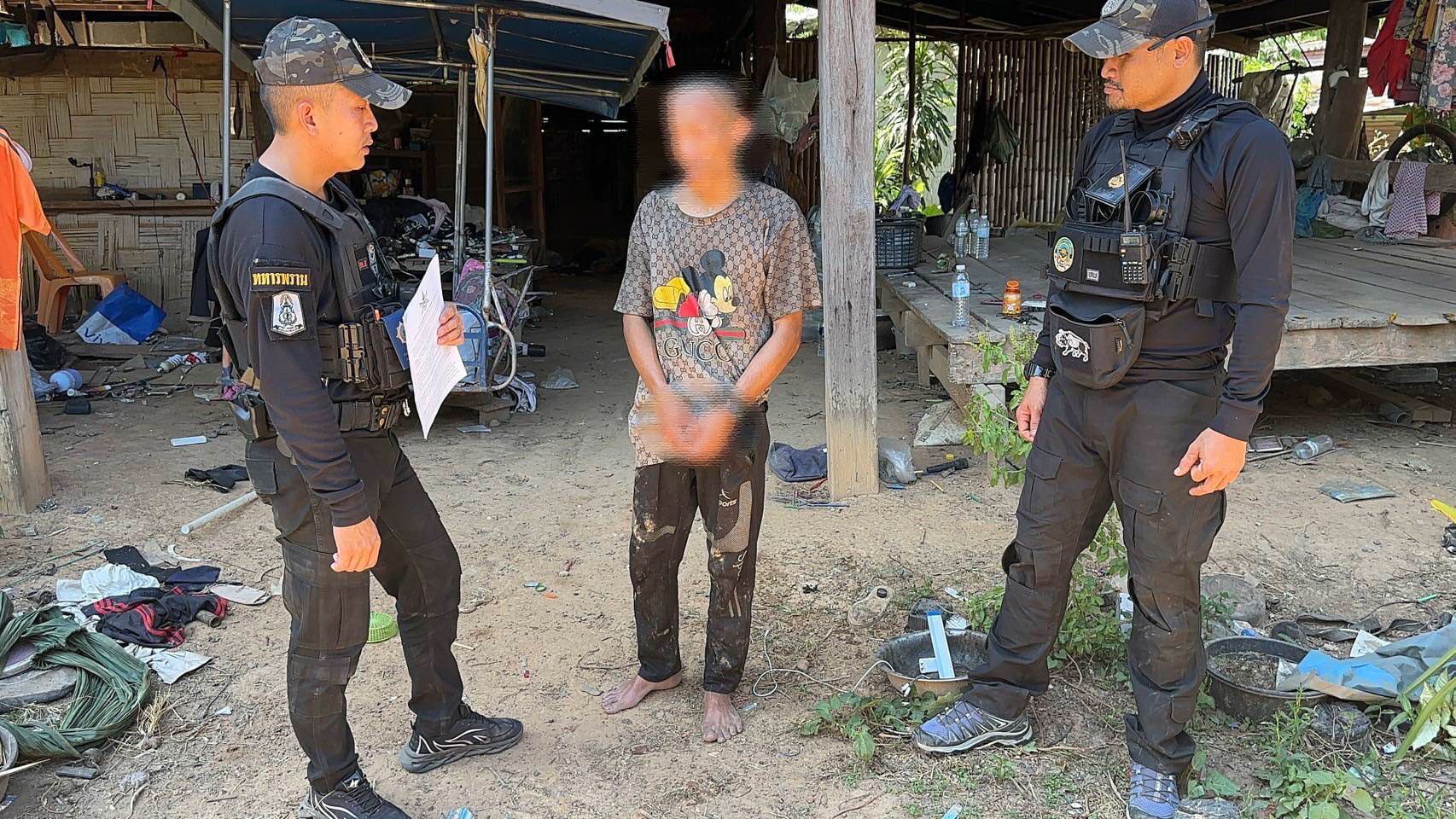 ยาบ้าซุกริมโขง
