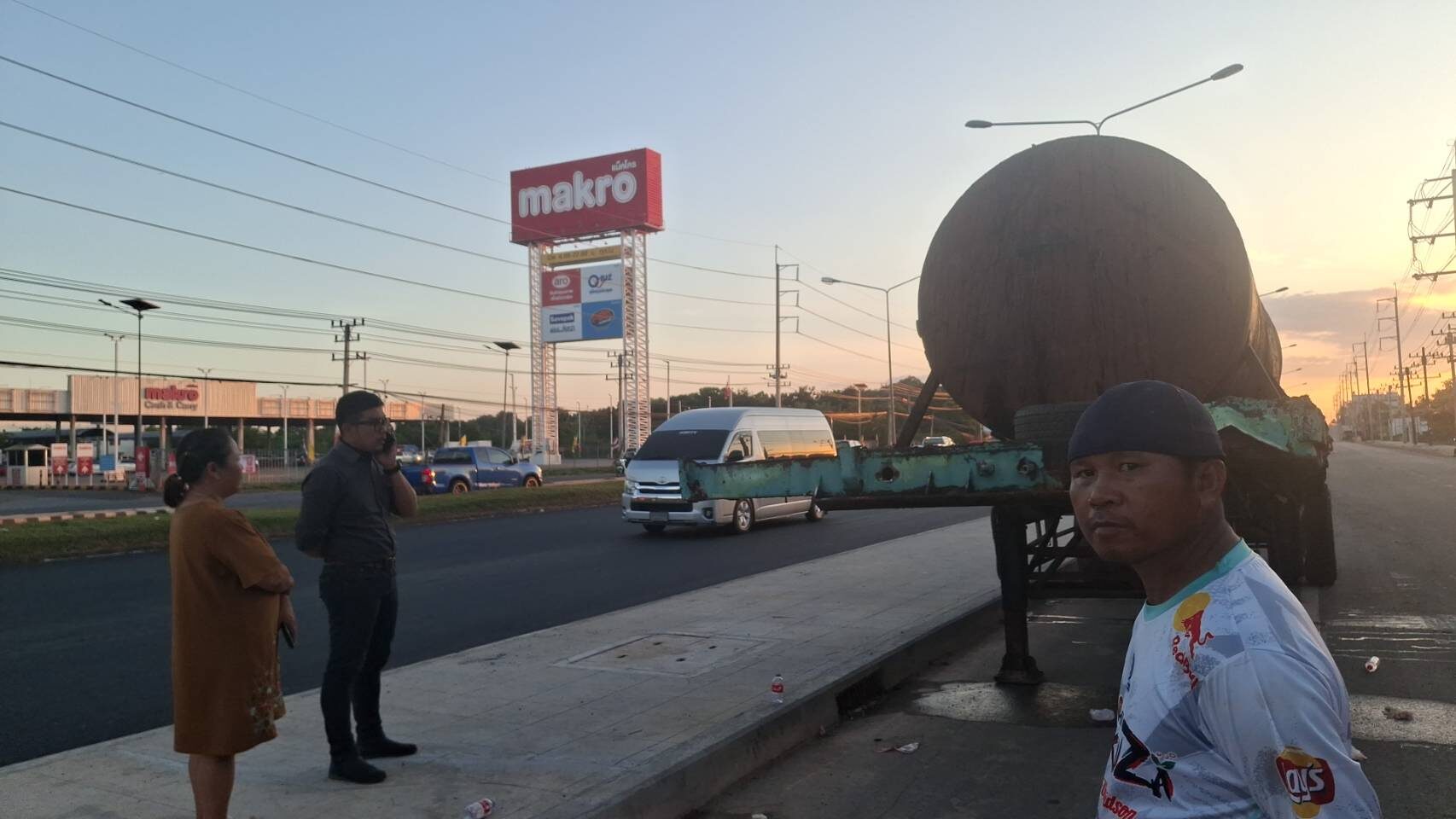 ชนท้ายรถพ่วง