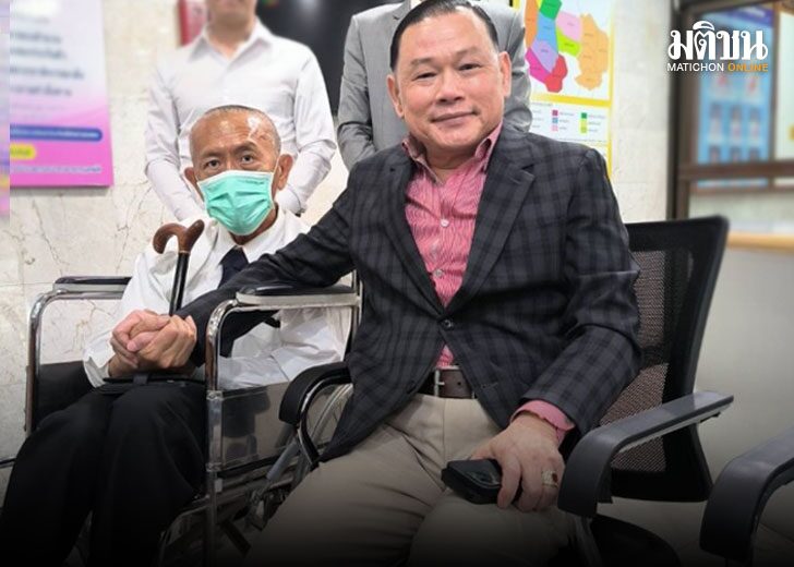 .เปิดภาพ ชูวิทย์ กลับถึงไทย เคลียร์ใจถ่ายรูปคู่ สันธนะ ขึ้นศาลปมฟ้องหมิ่น เล่าอาการป่วย.