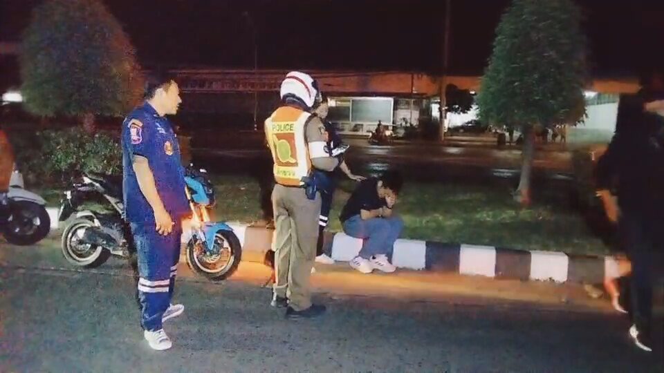 ชนคนเดินข้ามถนน
