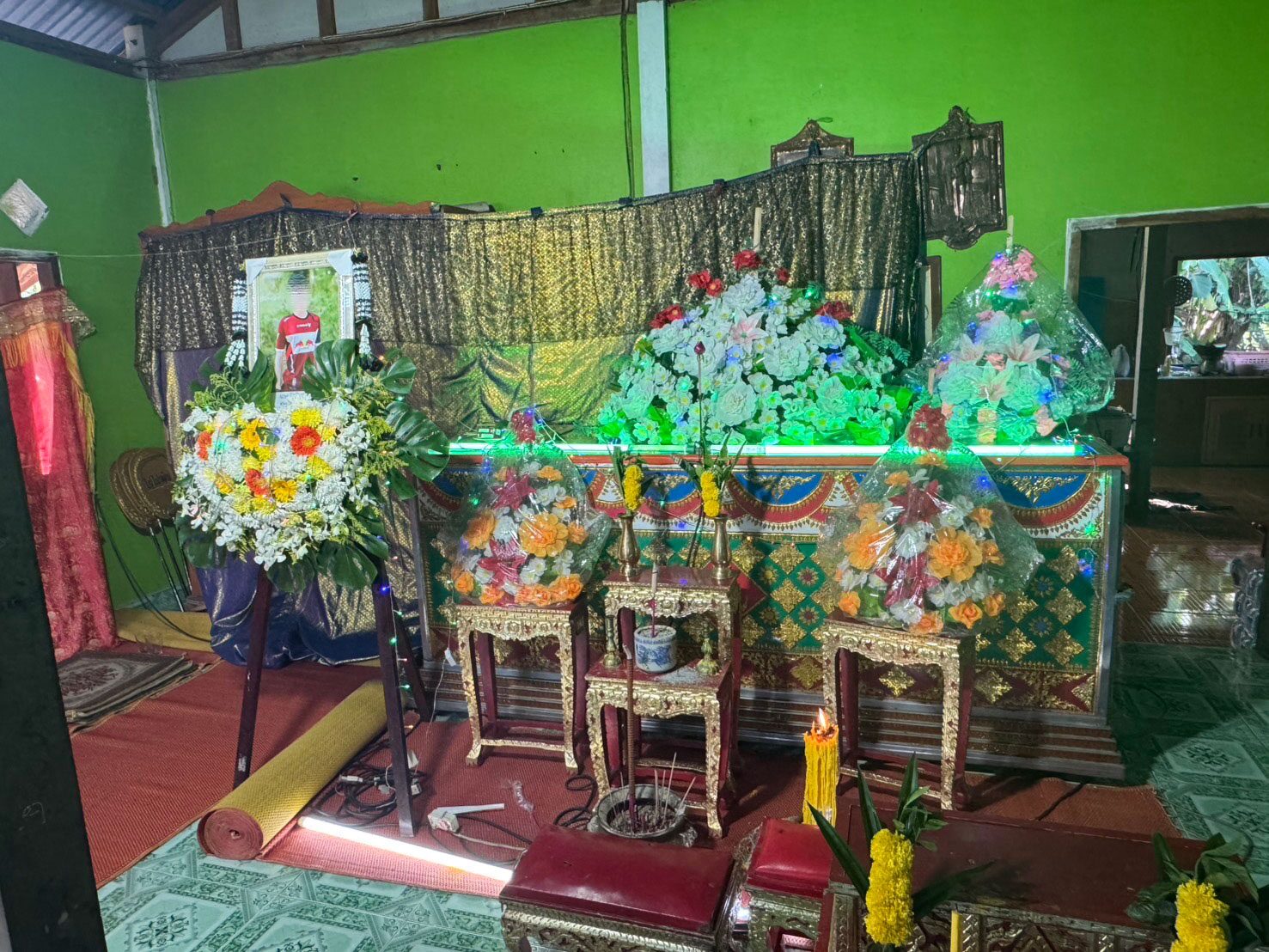 รุมตีดับ