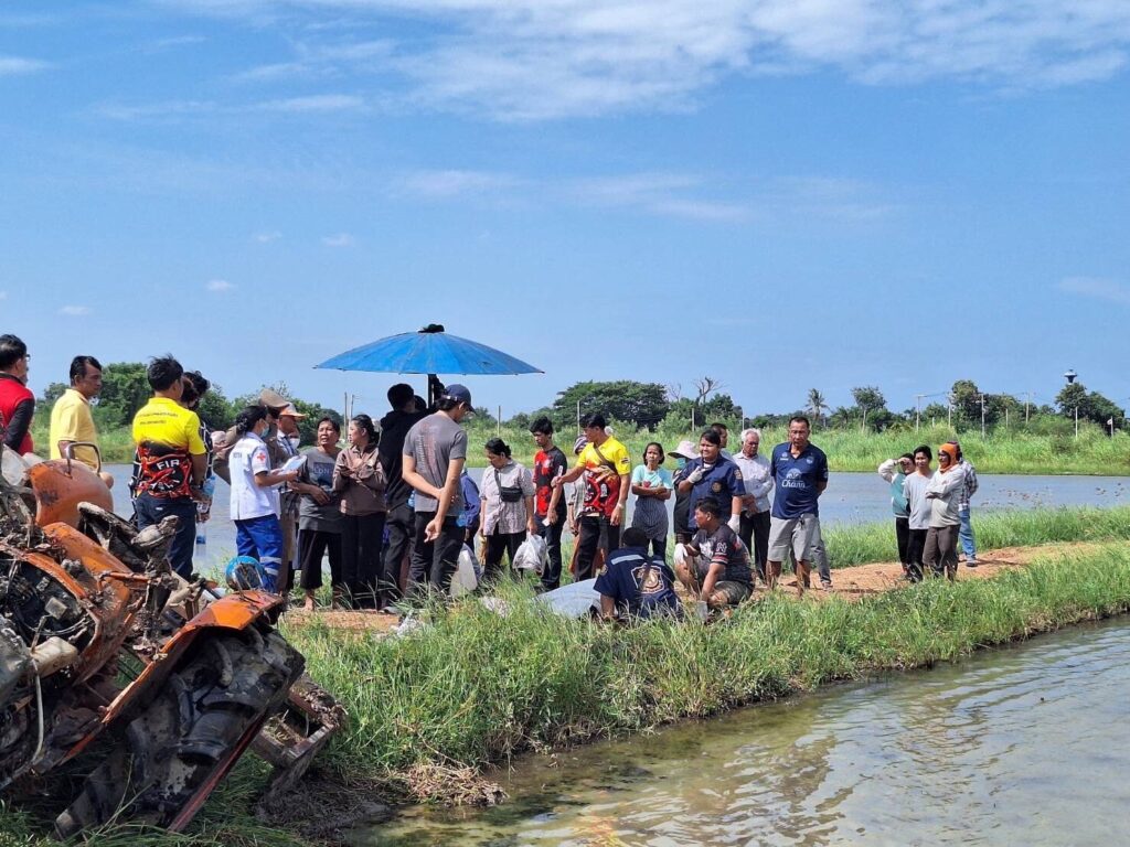Tractor overturns in Suphan Buri, killing driver in rice field | News by Thaiger