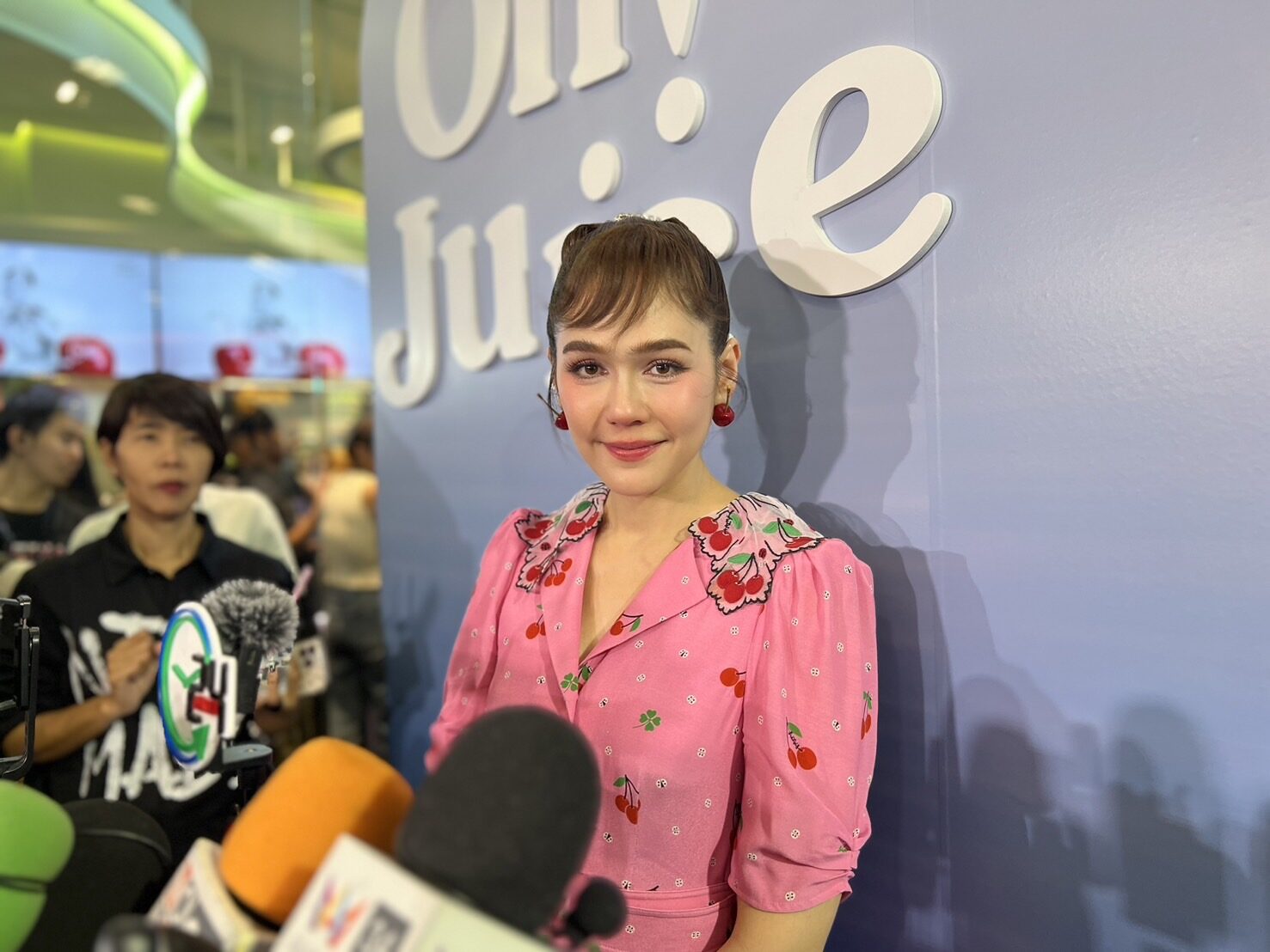 ชมพู่