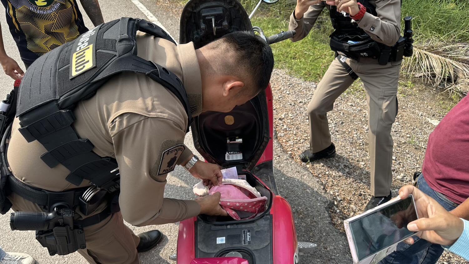 นัดเพื่อนเสพยา