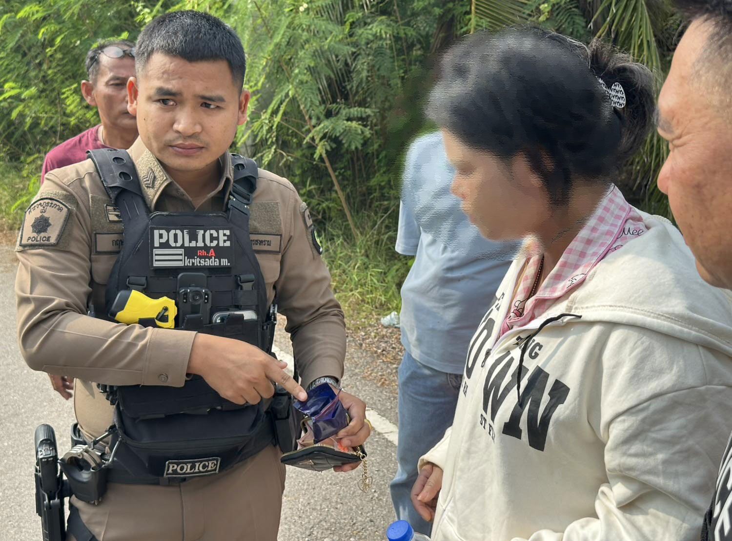 นัดเพื่อนเสพยา