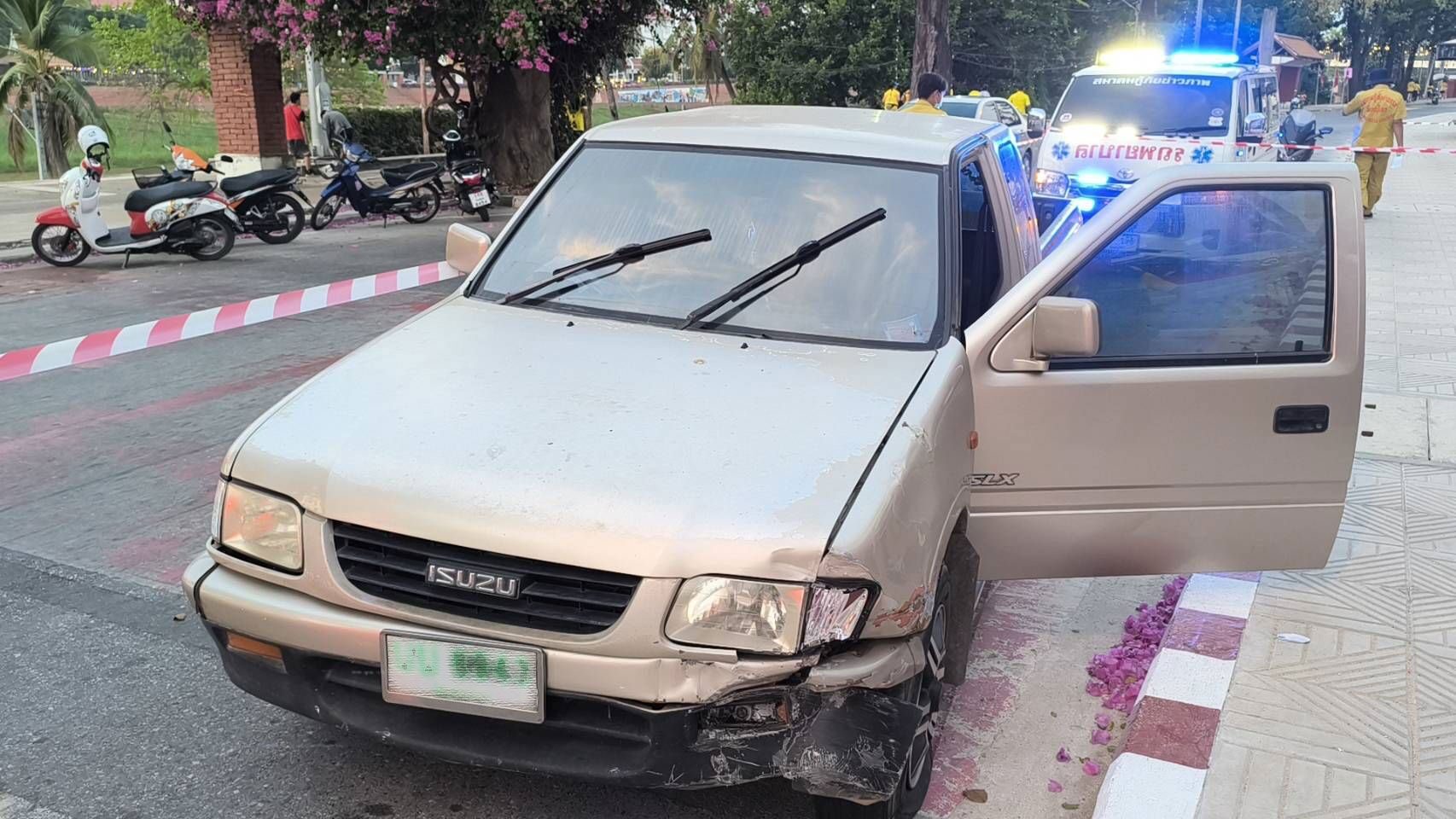 เสียชีวิตอยู่ในรถ