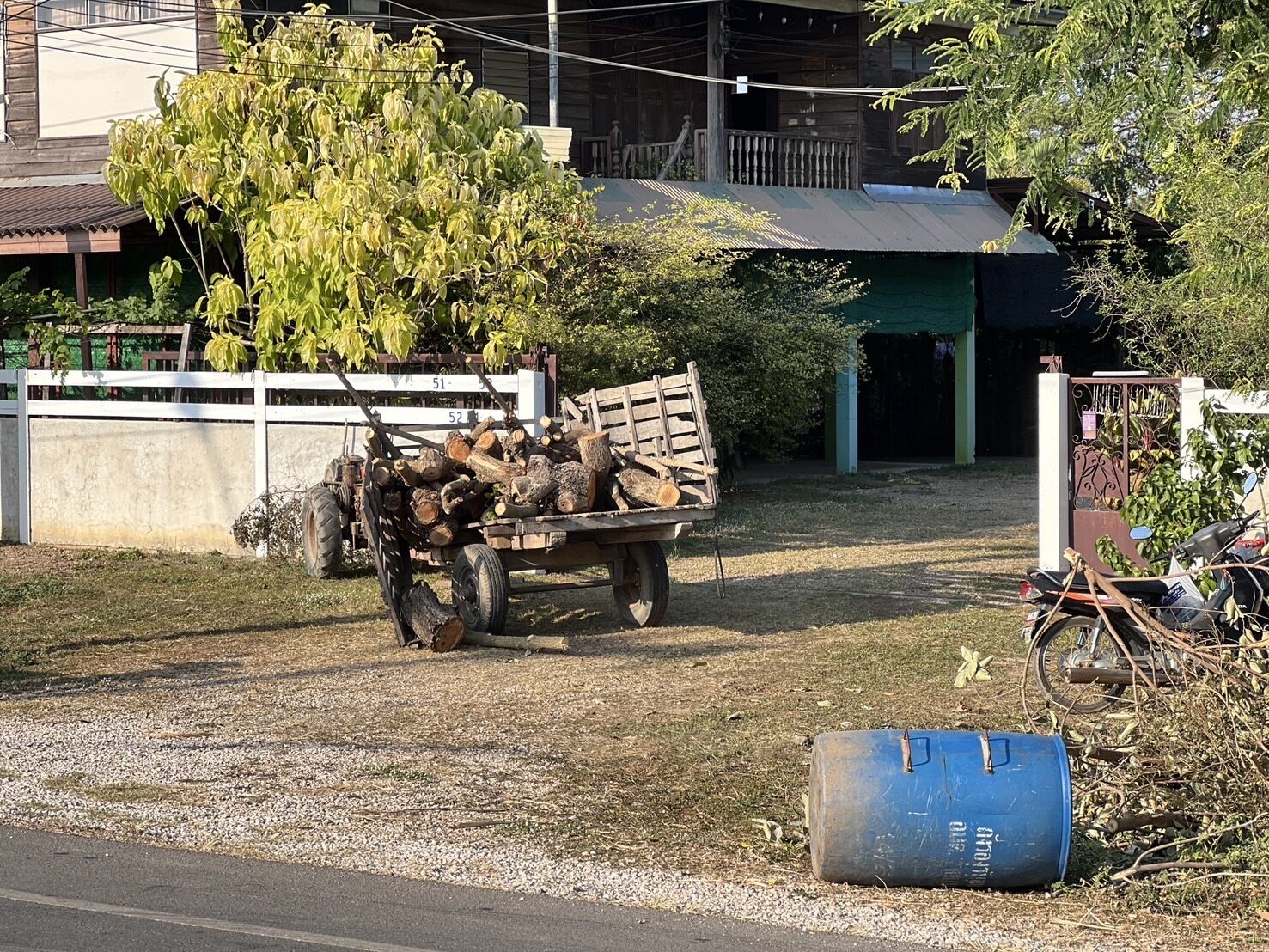 รถไถขนไม้