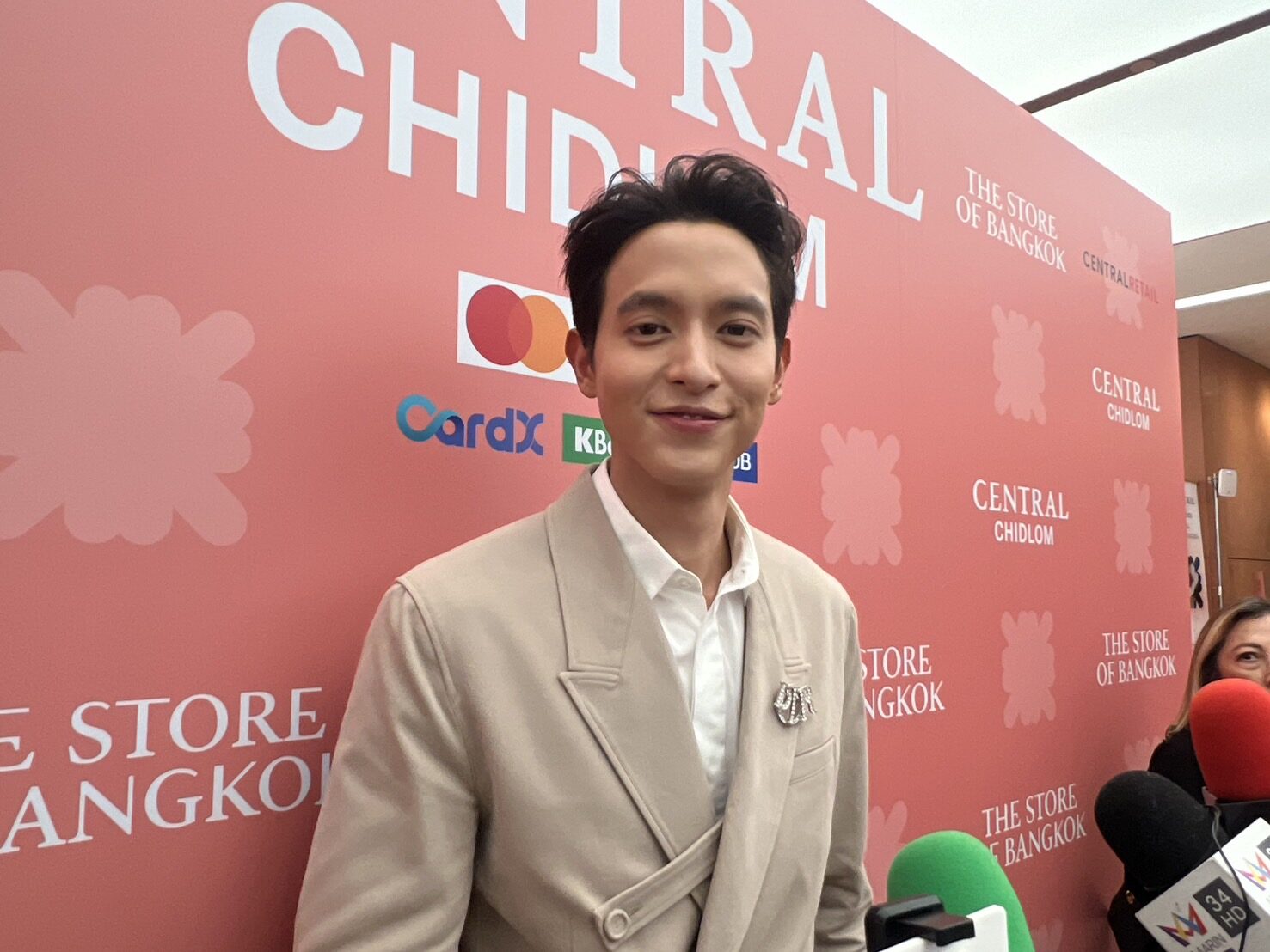 เจมส์ จิรายุ