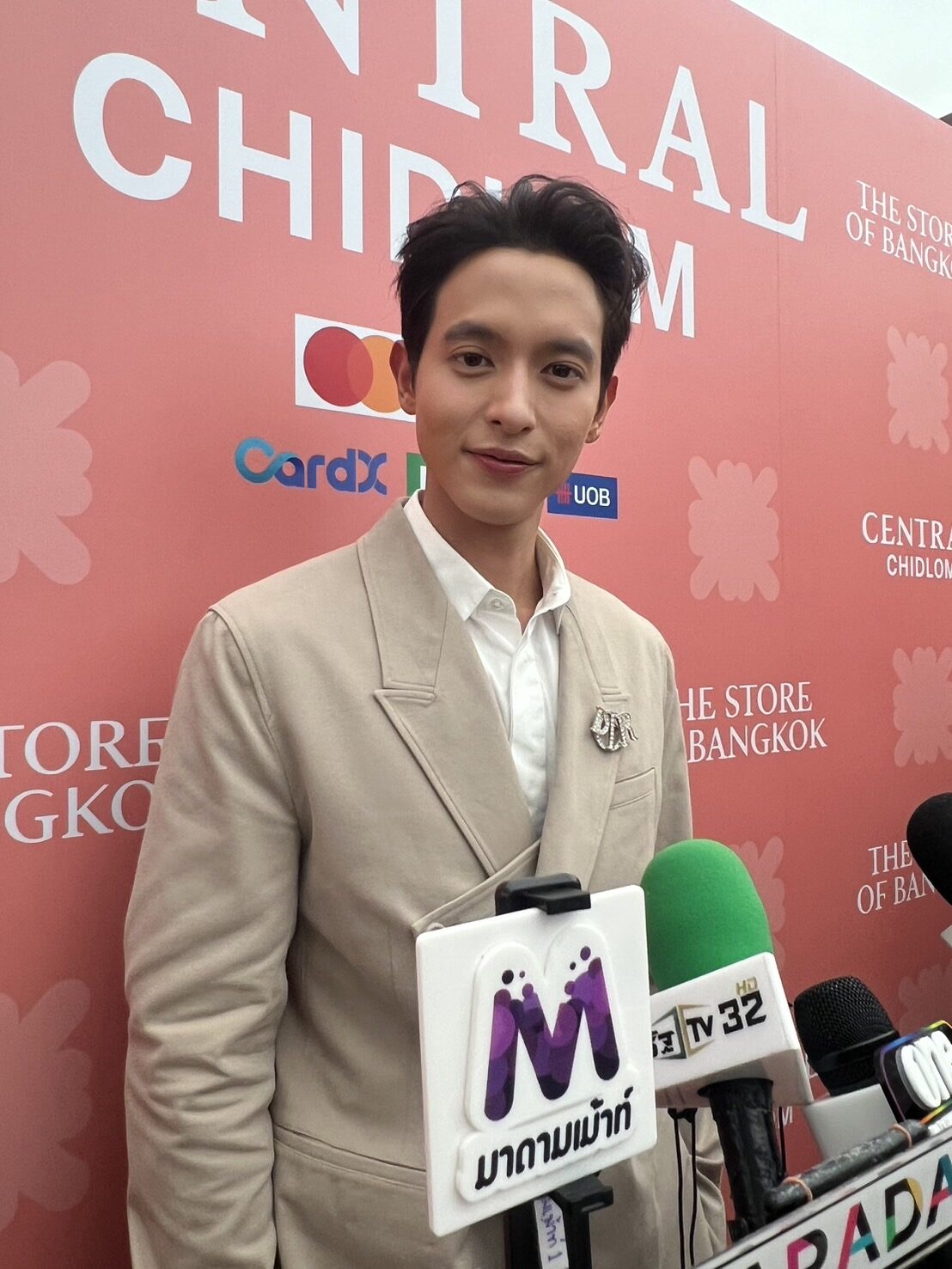 เจมส์ จิรายุ