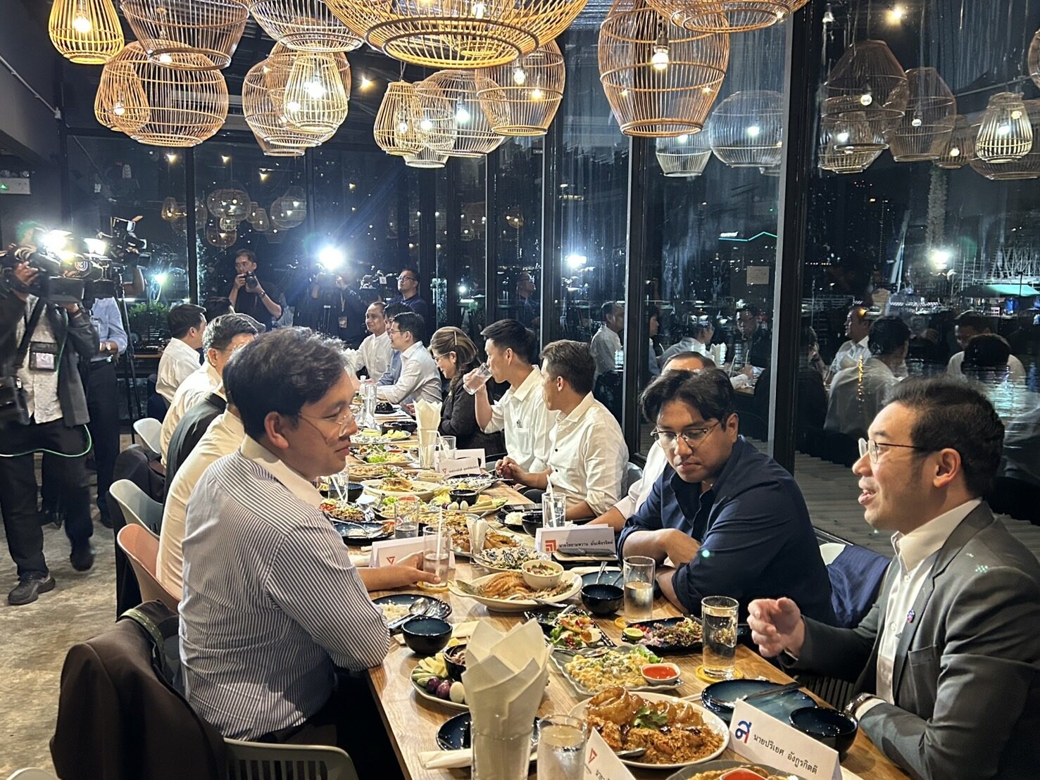 ดินเนอร์ฝ่ายค้าน