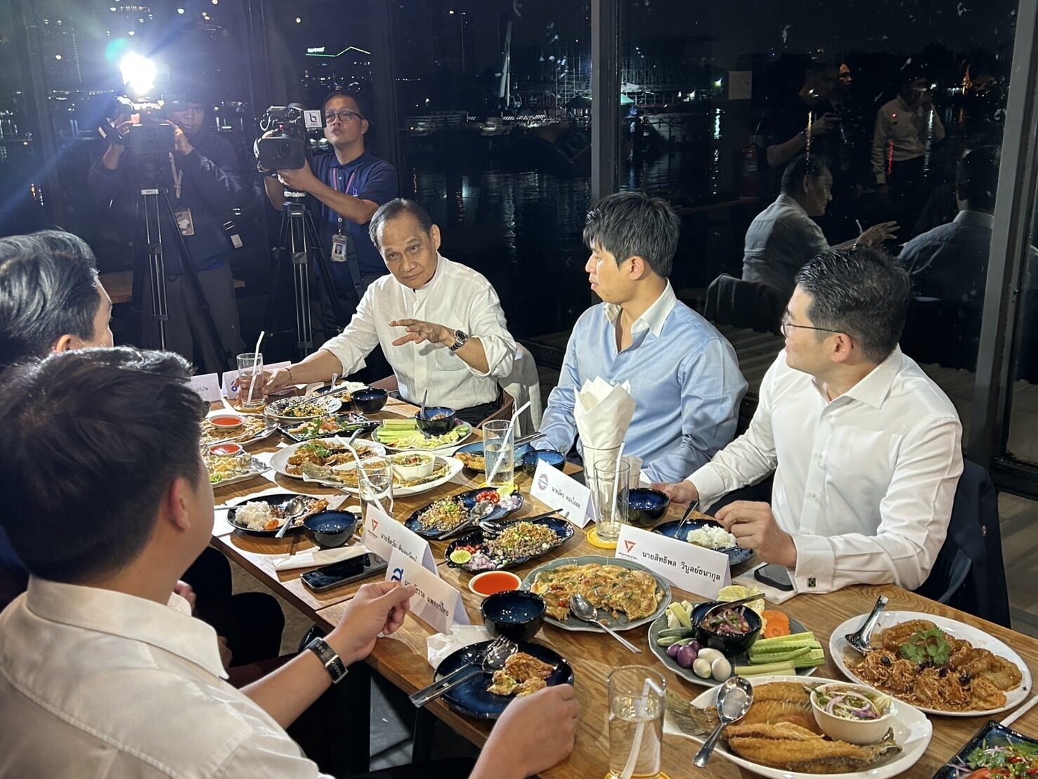ดินเนอร์ฝ่ายค้าน
