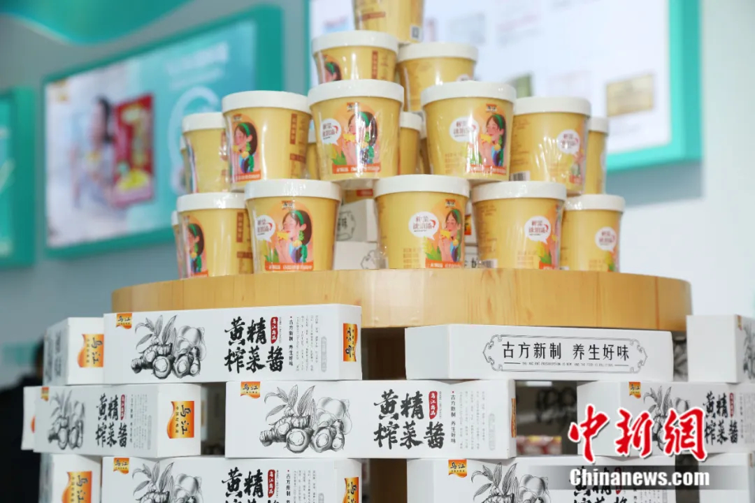 ผลิตภัณฑ์ที่ทำมาจาก ‘ผักดองฝูหลิง’ (เอื้อเฟื้อภาพโดย Chongqing Fuling Zhacai Group Co., Ltd.)