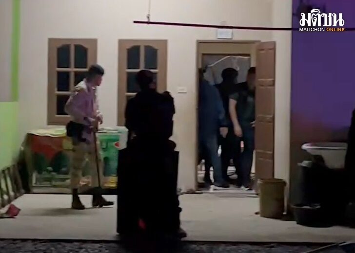 พังประตูช่วยพ่อลูก