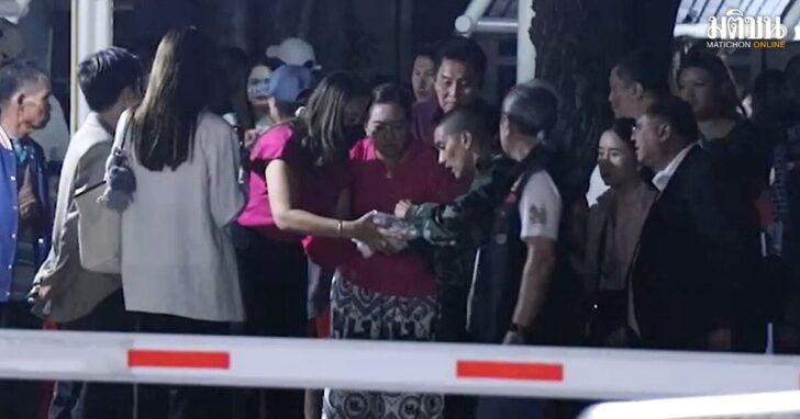แม่ป๋อง-ให้แมนกินเต้าหู้นึ่ง