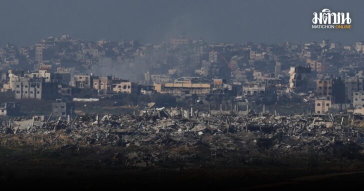 Smoke billows as buildings lie in ruin in Beit Hanoun