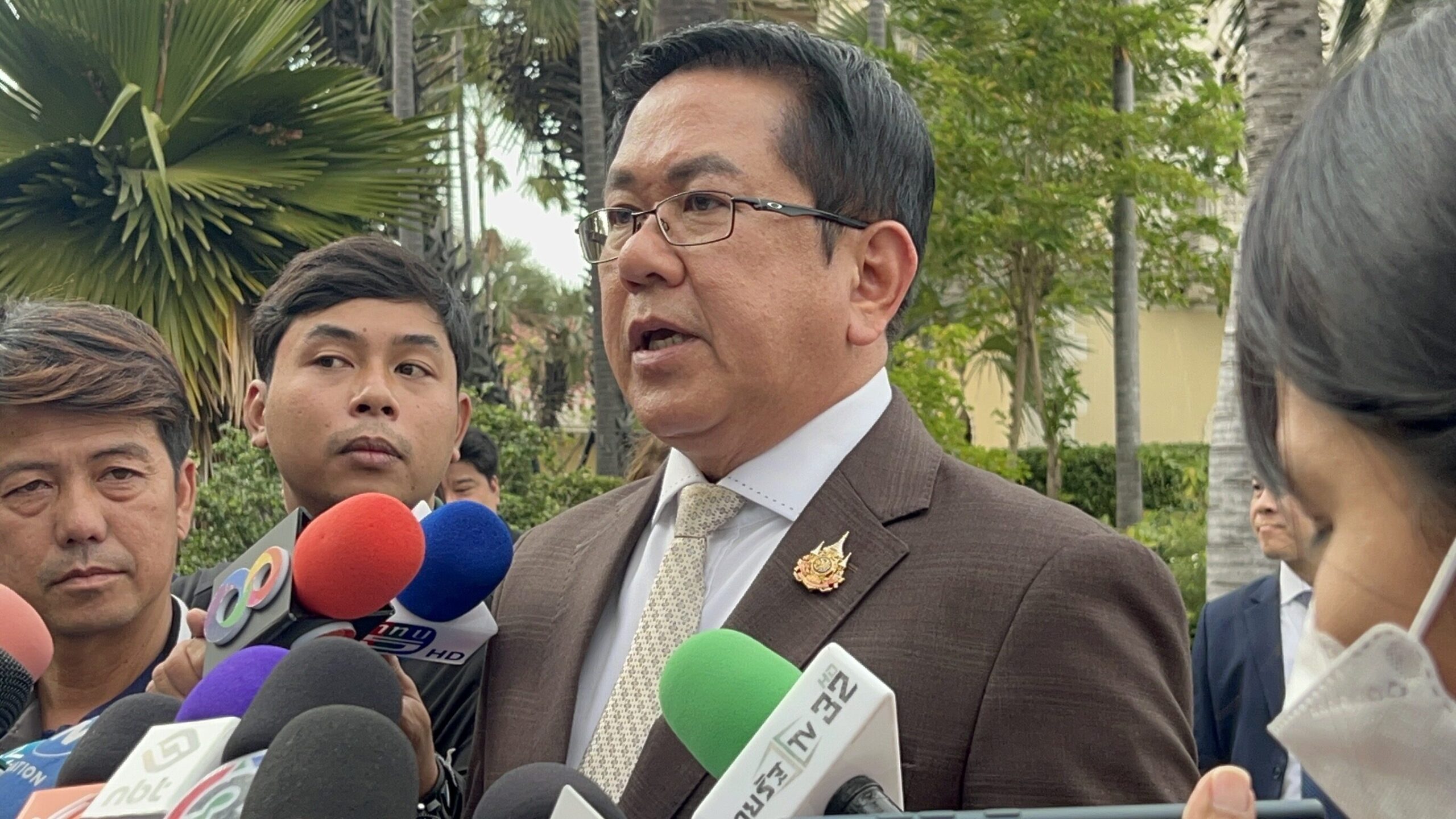 จิรายุ ห่วงทรัพย์