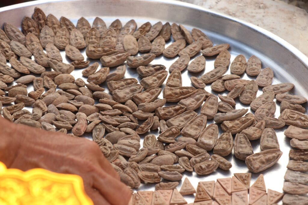 Thousands of ancient amulets unearthed at Suphan Buri temple | News by Thaiger