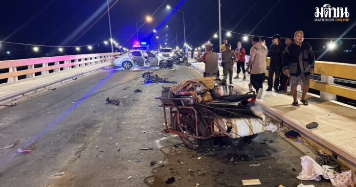 รถชนกลางสะพานคลองขลุง
