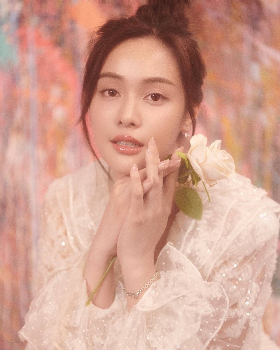 อุ้ม อิษยา'