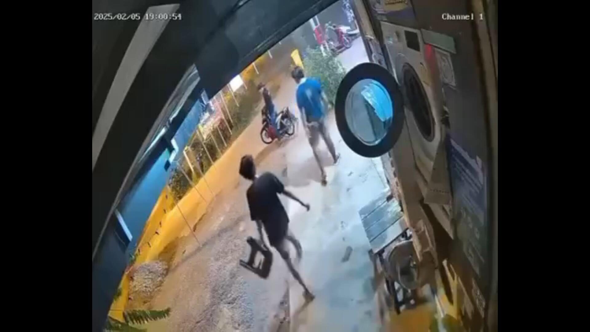 โจ๋รุมทำร้าย