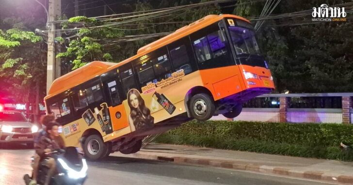 รถเมล์สาย 167 ลื่นคราบน้ำมัน