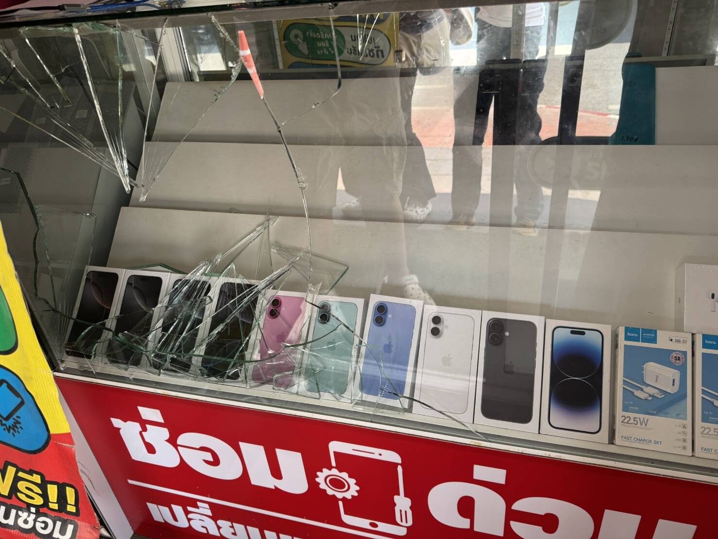 คนร้ายบุกเดี่ยว