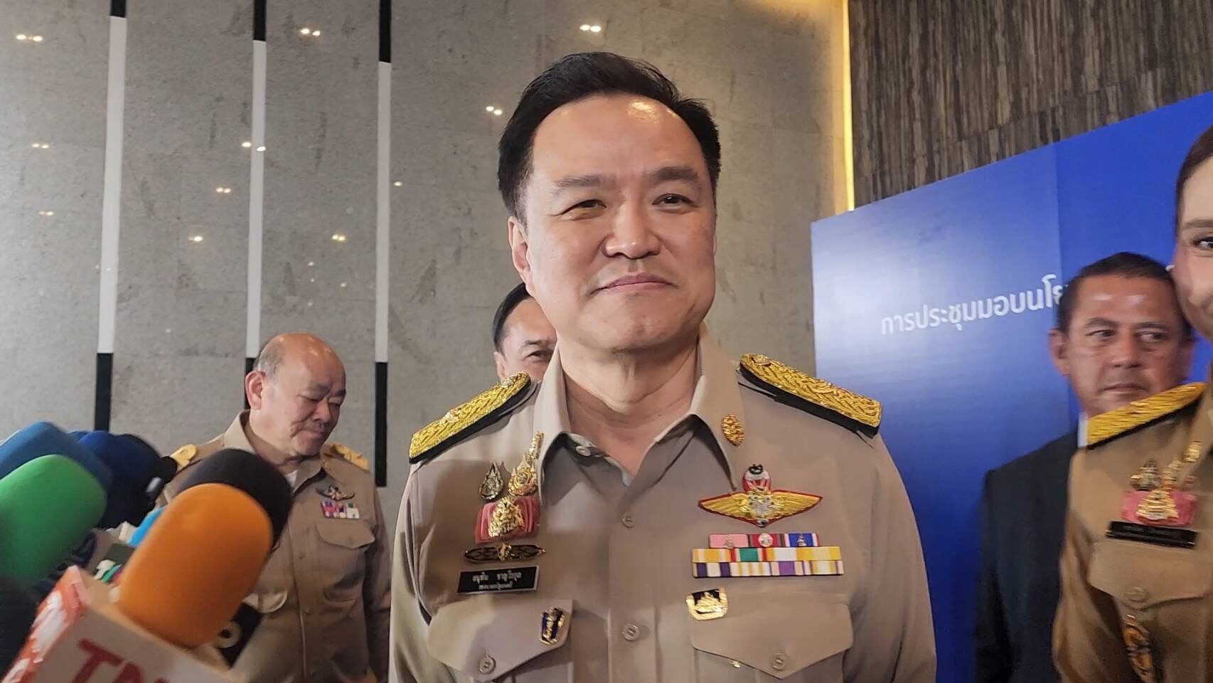 อนุทิน ชาญวีรกูล