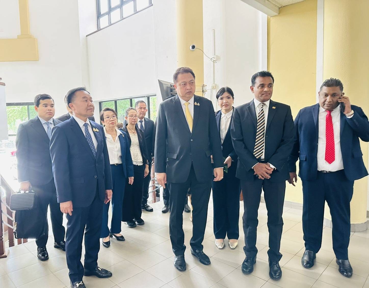 สุชาติ