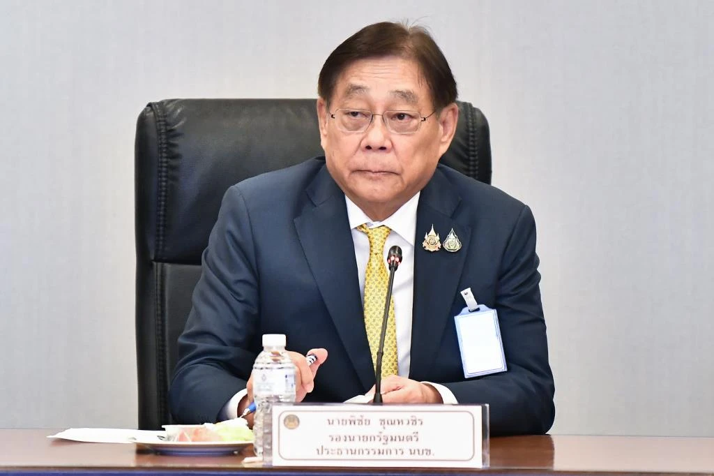 นายพิชัย ชุณหวชิร รองนายกรัฐมนตรีและรัฐมนตรีว่าการกระทรวงการคลัง