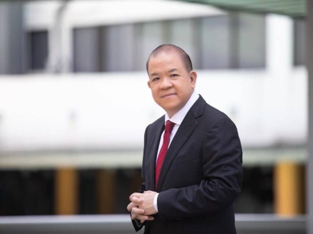 นายนายชัย นริพทะพันธุ์ รัฐมนตรีว่าการกระทรวงพาณิชย์ 