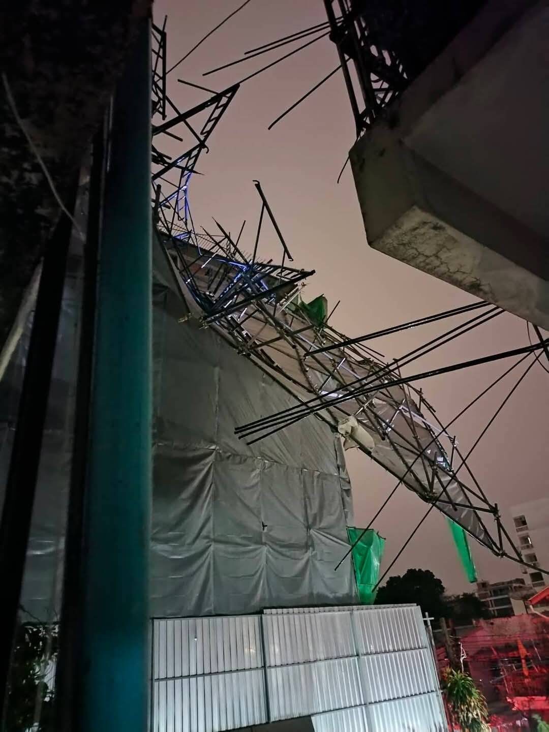 ฝนถล่มกรุง