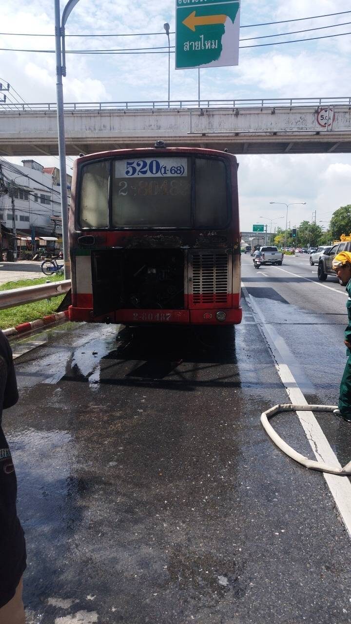 ไฟไหม้รถเมล์