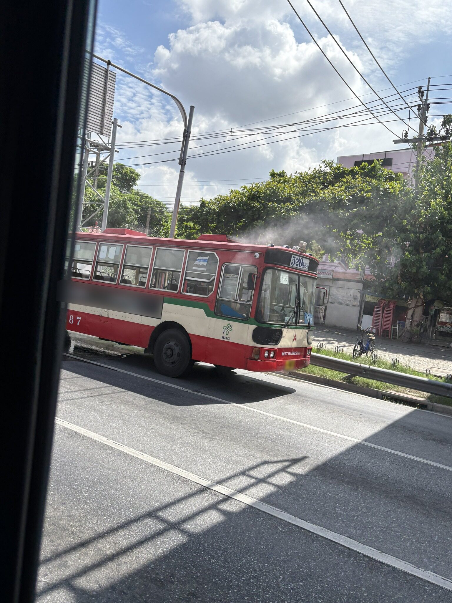 ไฟไหม้รถเมล์