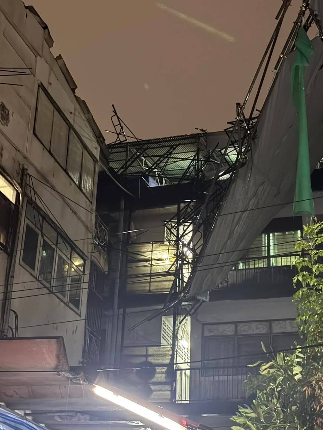 ฝนถล่มกรุง