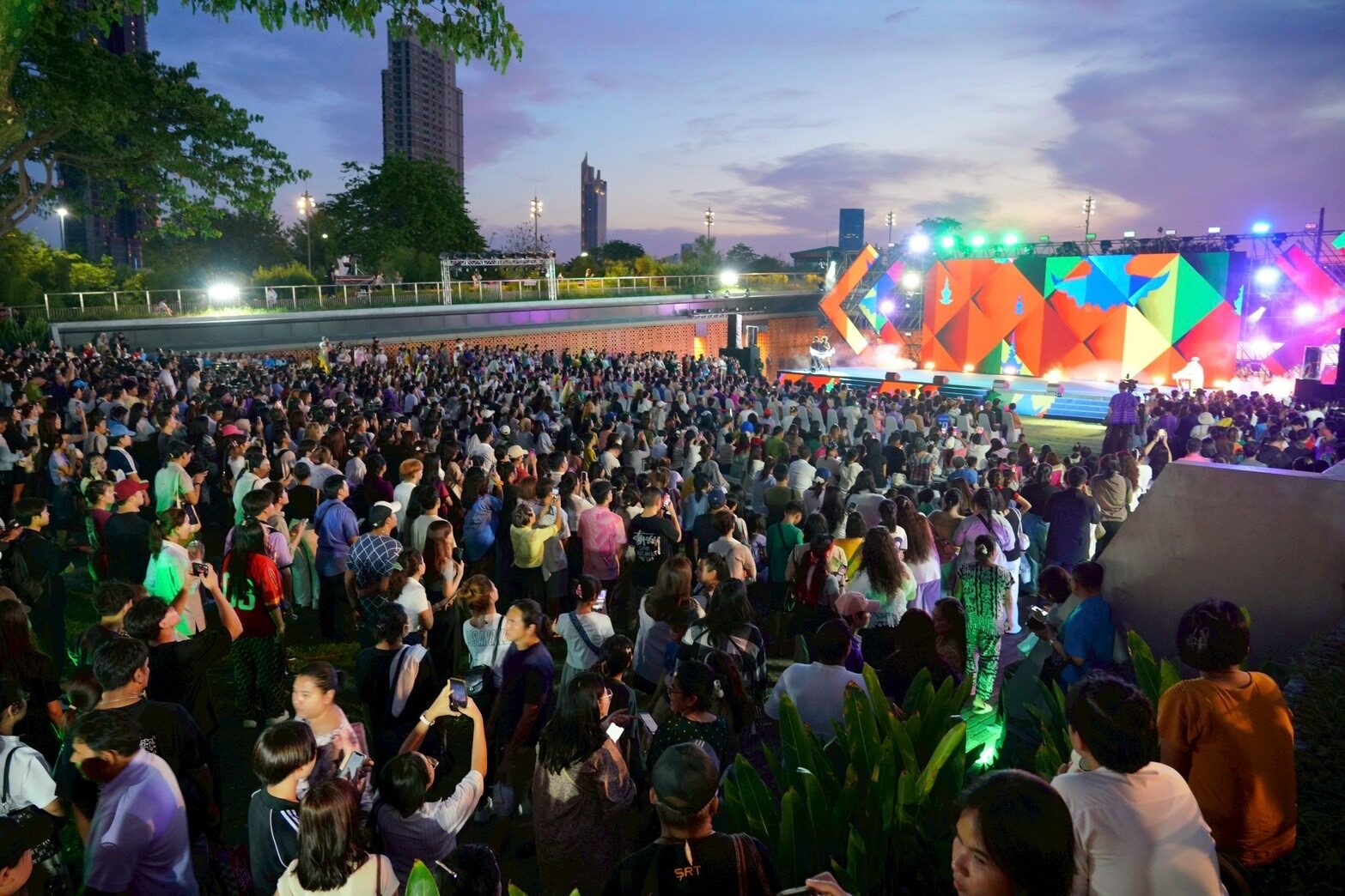 ใต้ร่มพระบารมี 243 ปี กรุงรัตนโกสินทร์
