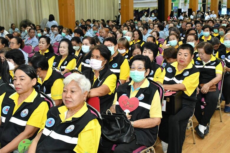คลินิก 11 แห่ง มอบบริการสุขภาพถึงชาวอุบลฯ! รัฐมนตรีสมศักดิ์ลุยเปิดโครงการดูแลทุกช่วงวัย