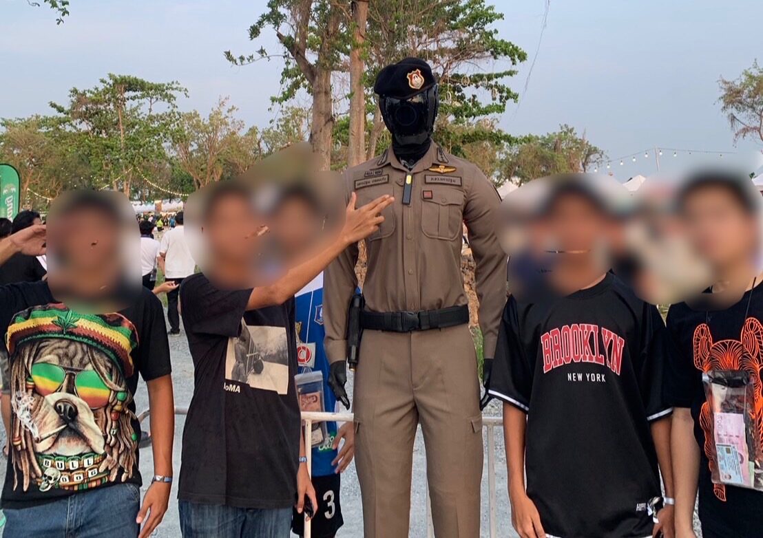 หุ่นยนต์ตำรวจ 