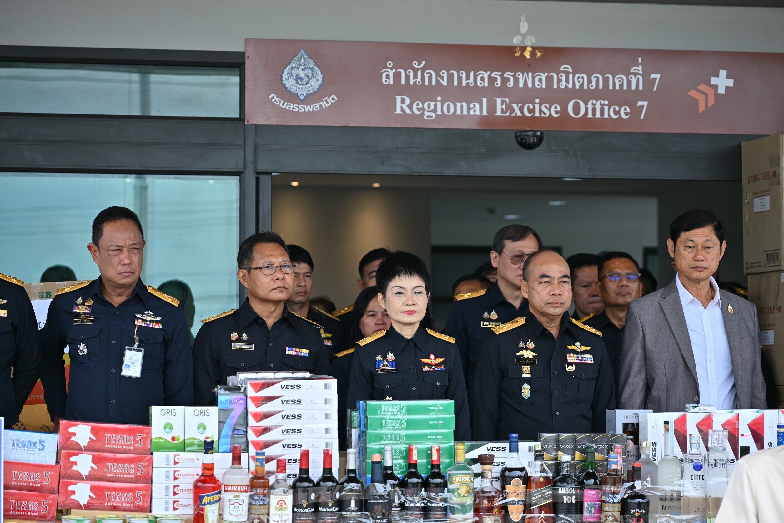 Finance deputy minister targets illegal cigarette smuggling in Thailand | News by Thaiger
