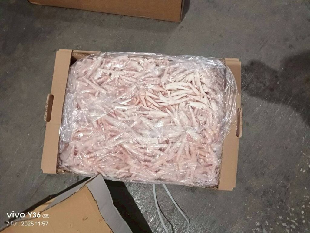 Illegal 346-tonne chicken feet import seized in Samut Sakhon raid | News by Thaiger