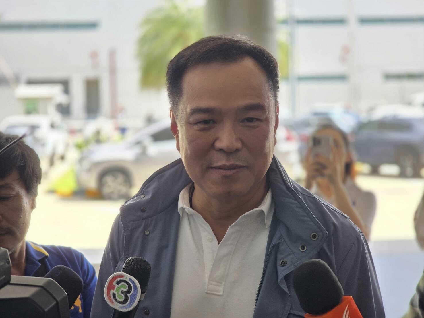 อนุทิน ชาญวีรกูล