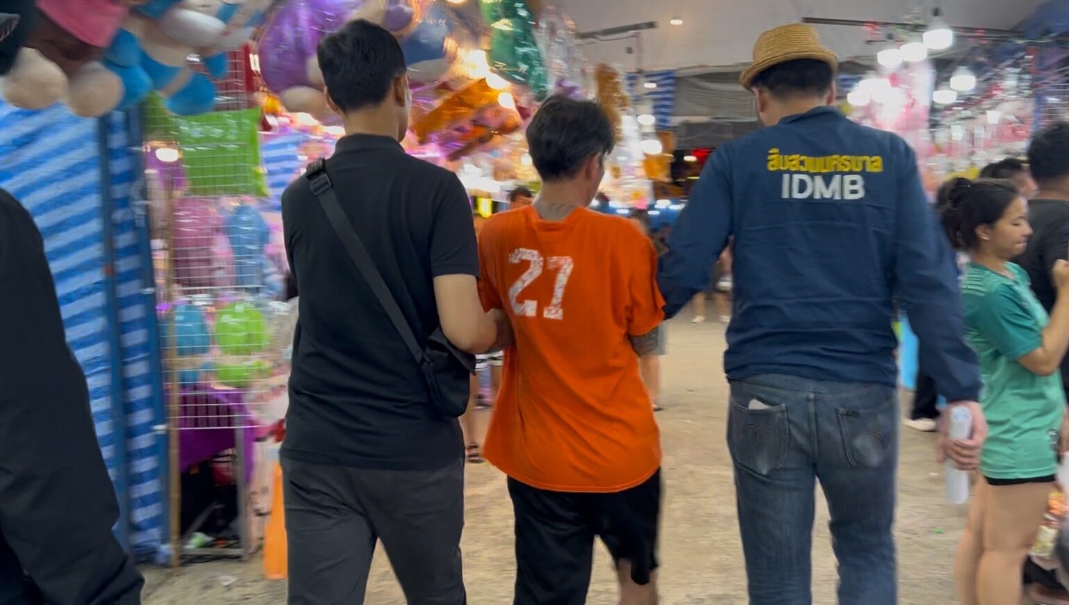 ลูกจ้างร้านปาโป่ง