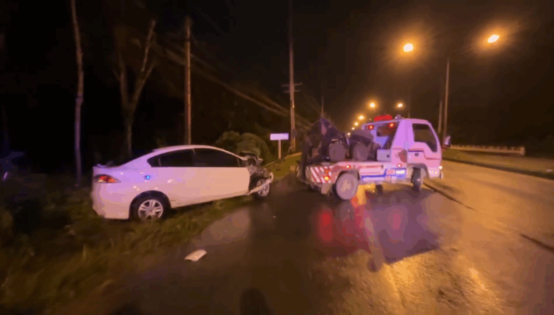 Pickup truck with migrant workers crashes in Songkhla, driver flees | News by Thaiger