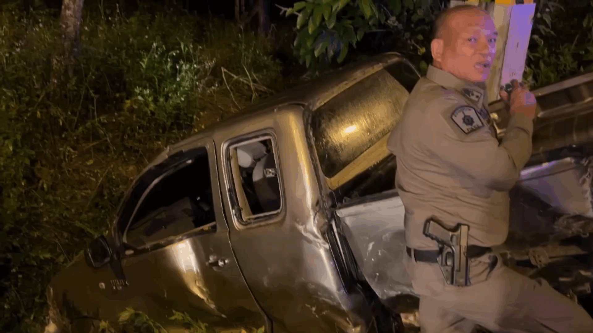 Pickup truck with migrant workers crashes in Songkhla, driver flees | News by Thaiger