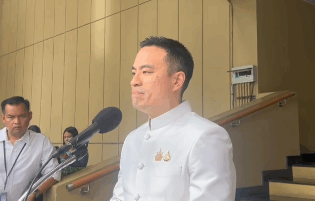 เอกนัฏ พร้อมพันธุ์ 