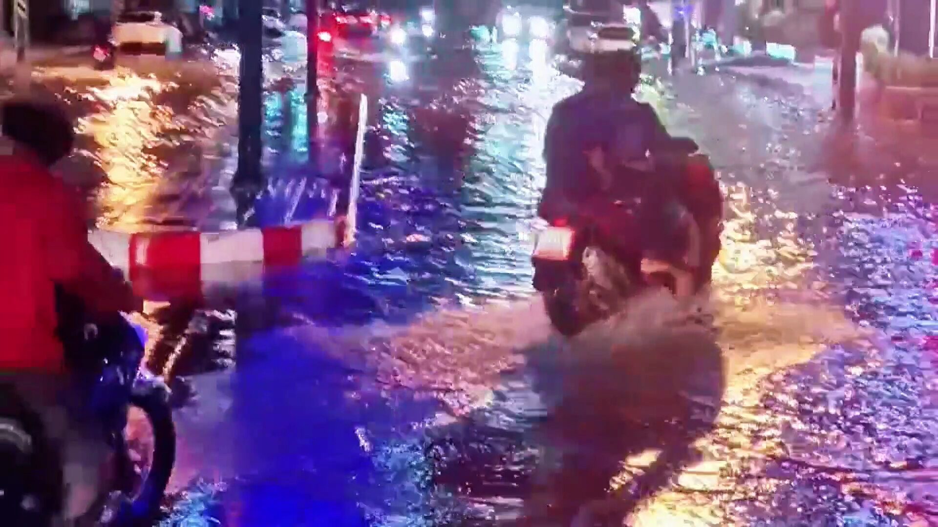 ฝนถล่ม