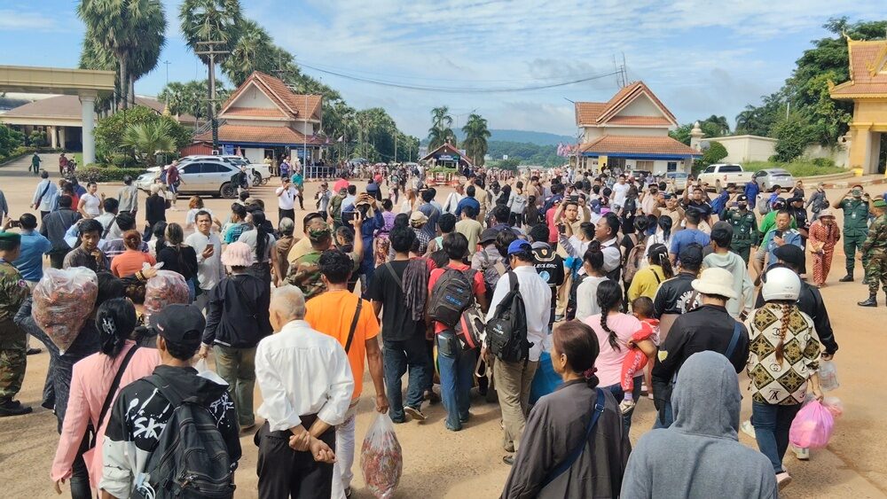 ชาวกัมพูชาทะลักกลับประเทศ หลังเปิดประตูด่านช่องจอมปกติ รถบรรทุกมันสำปะหลังต่อคิวยาว