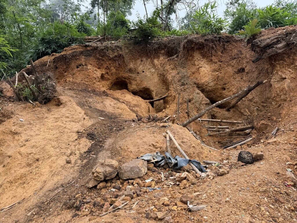 Illegal gold miners jailed and fined 500,000 baht each | News by Thaiger