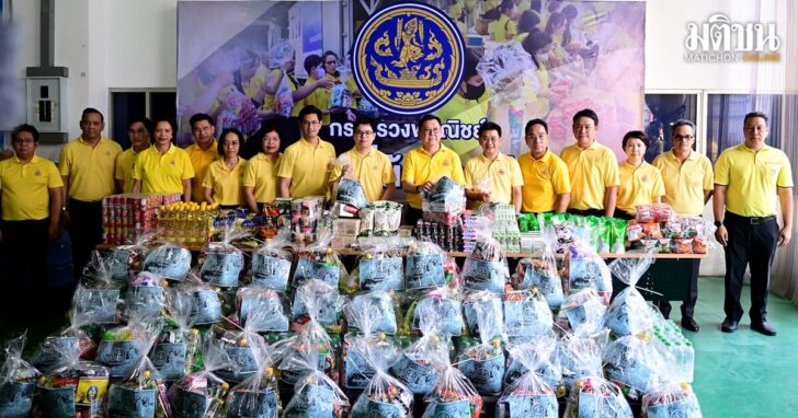 .พณ.มอบถุงยังชีพปชช. ผุด 4 มาตรการสกัดฉวยโอกาสขึ้นราคาสินค้าชายแดน.