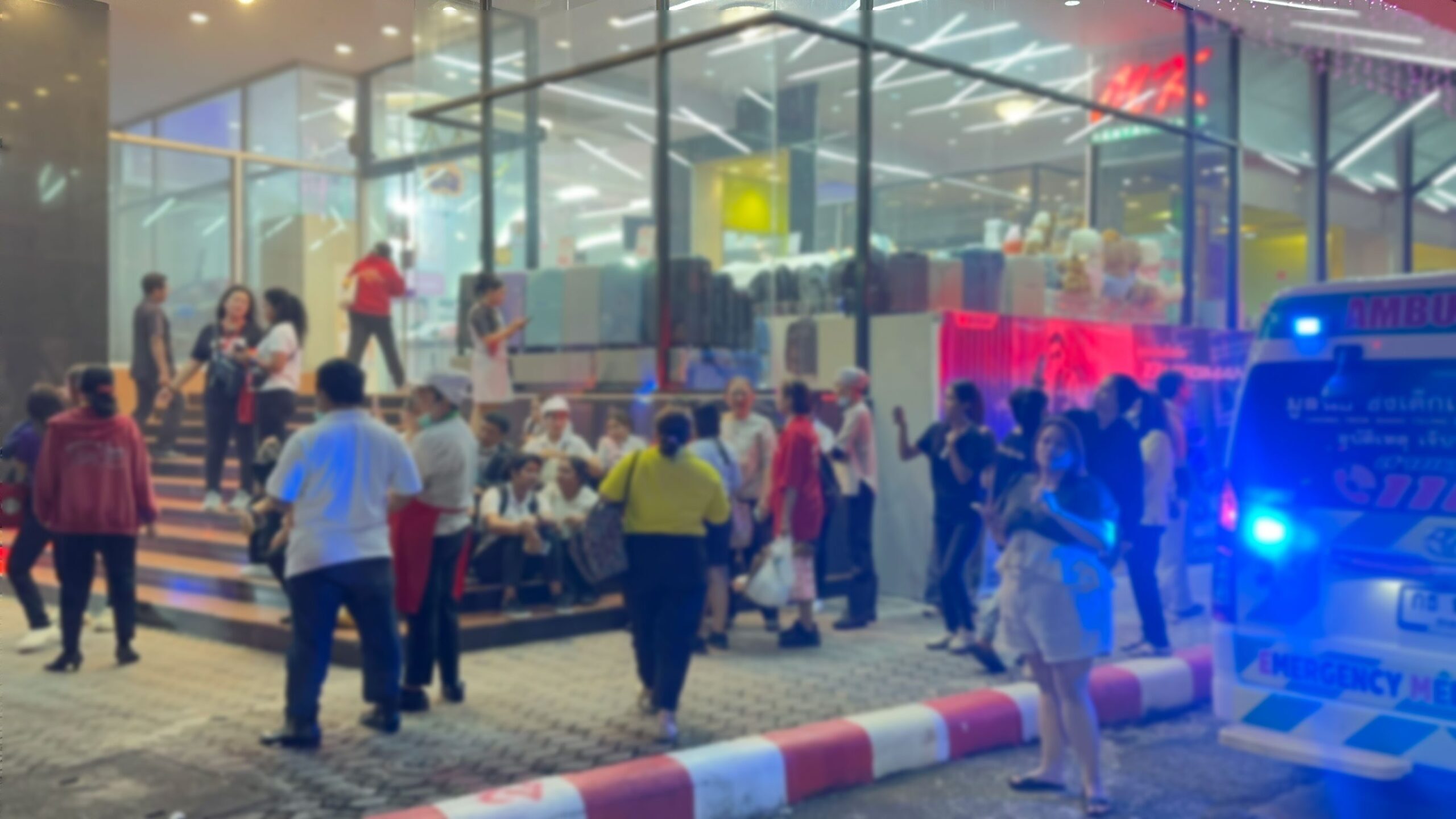 Child's mishap sparks fire panic at Phatthalung shopping mall | News by Thaiger